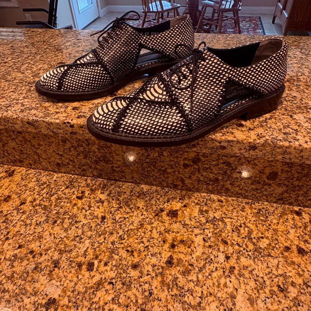Clergerie Women’s Jofre Black White Faux SnakeSkin Cutout Derby Shoes 40 US 9.5 - Picture 7 of 13